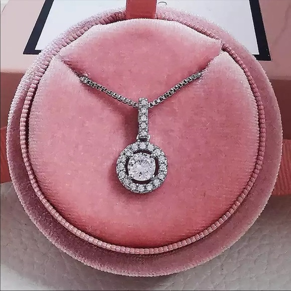 Jewelry - New 925 Silver Beautiful Women’s Any occasion Necklace